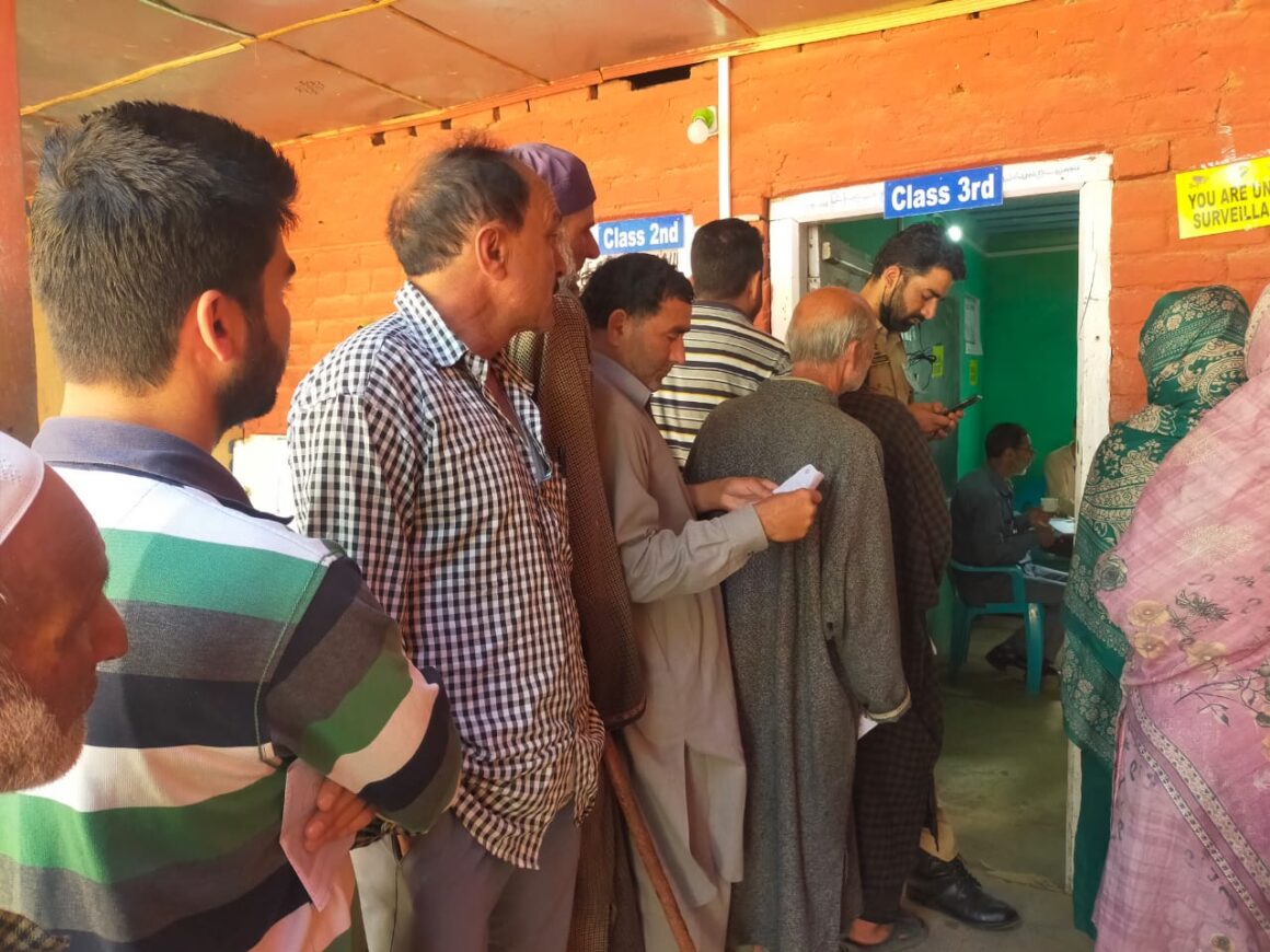 Once militancy hotbed, people of Bijbehara’s Jablipora turn up at polling booths for change