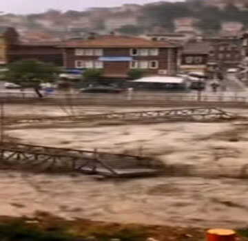 Thousands evacuated after dam collapse in China